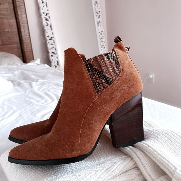 Donald Pliner Vale suede ankle boots - Picture 3 of 13